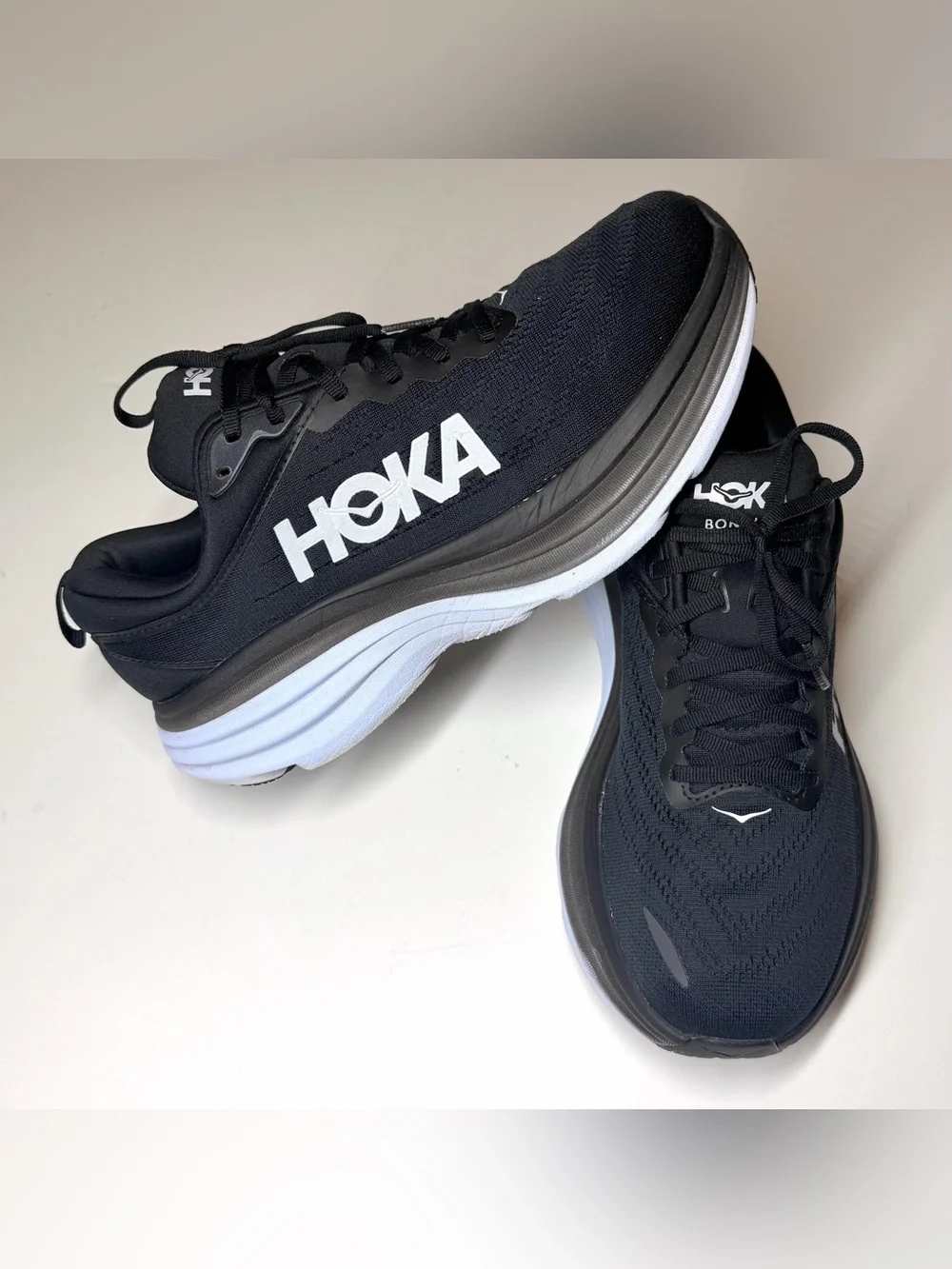 Hoka Men’s Bondi 8 Black White Athletic Running Shoes Size- 9 Wide (2E )